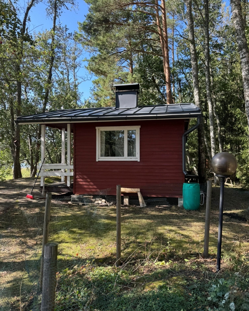 Kattourakoitsija Pyhäranta - uusi peltikatto talvimaisemassa